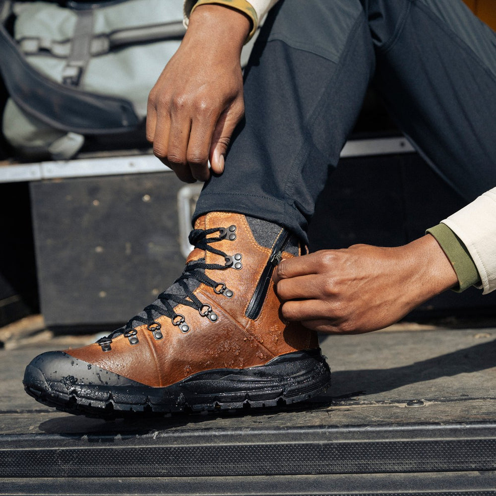 Arctic 600 Side-Zip Bone Brown/Jet Black 200G | Danner