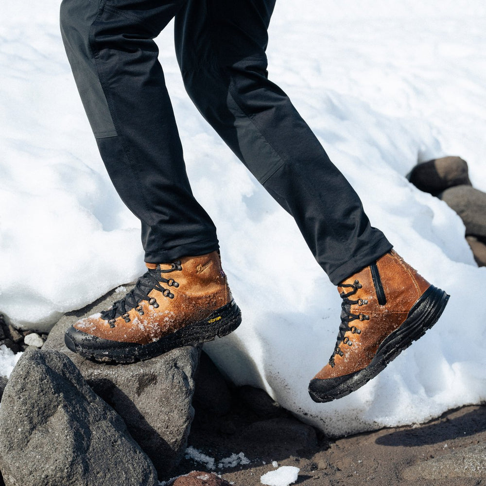 Arctic 600 Side-Zip Bone Brown/Jet Black 200G | Danner
