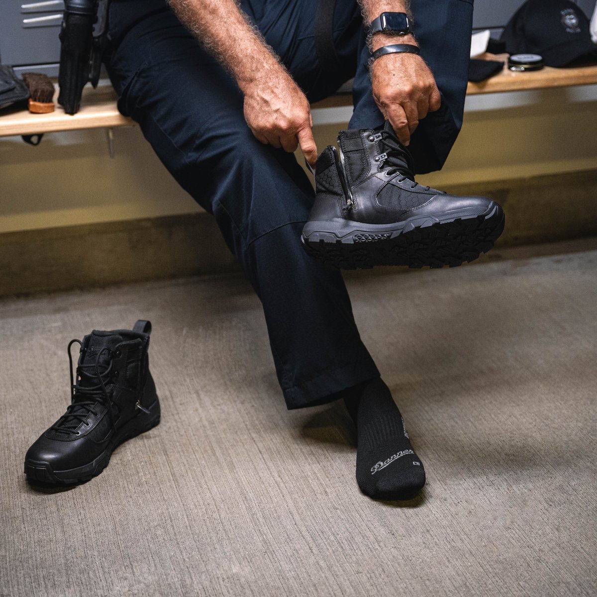 Sonic Side-Zip 6" Black | Danner Discount