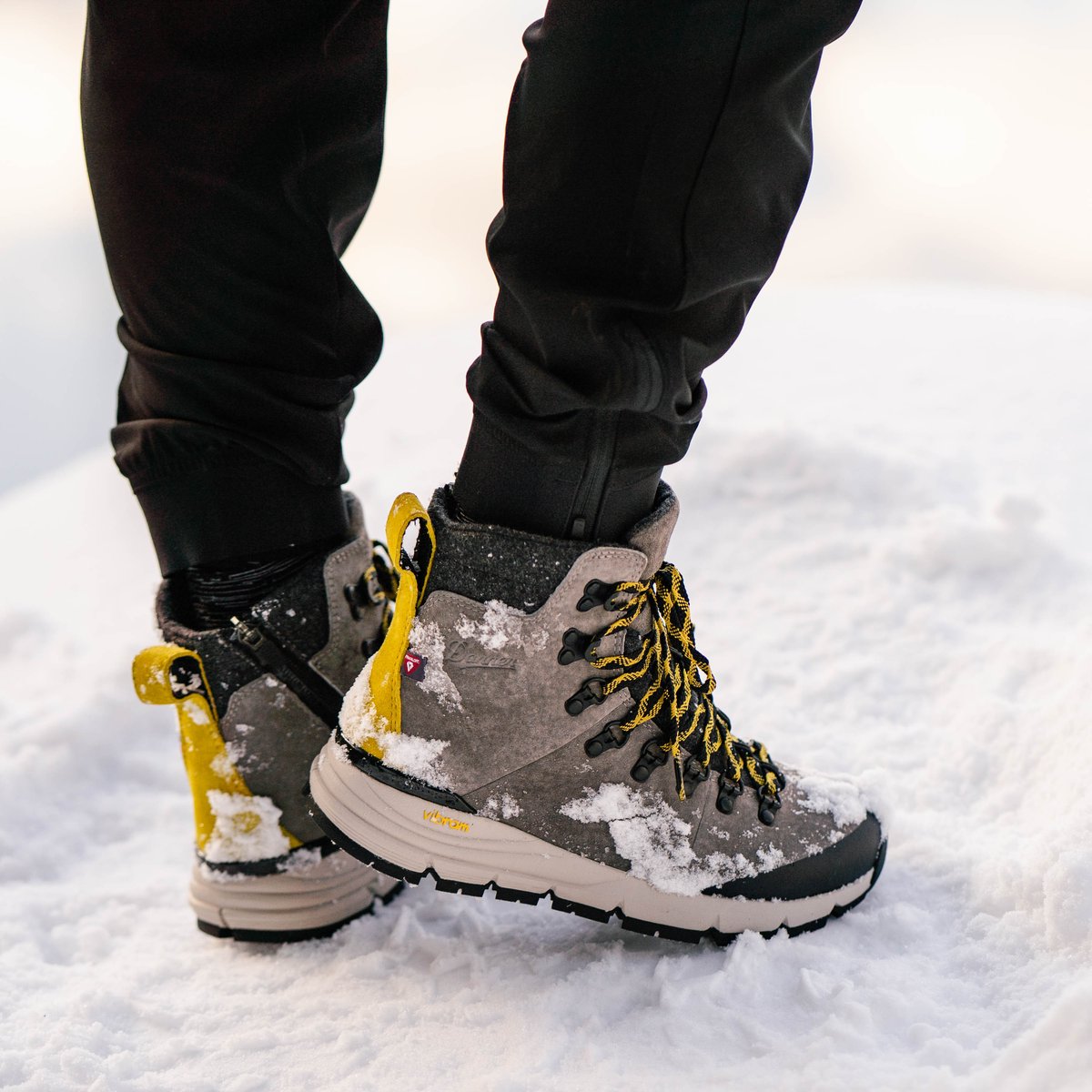Arctic 600 Side-Zip Driftwood/Yellow Insulated 200G | Danner