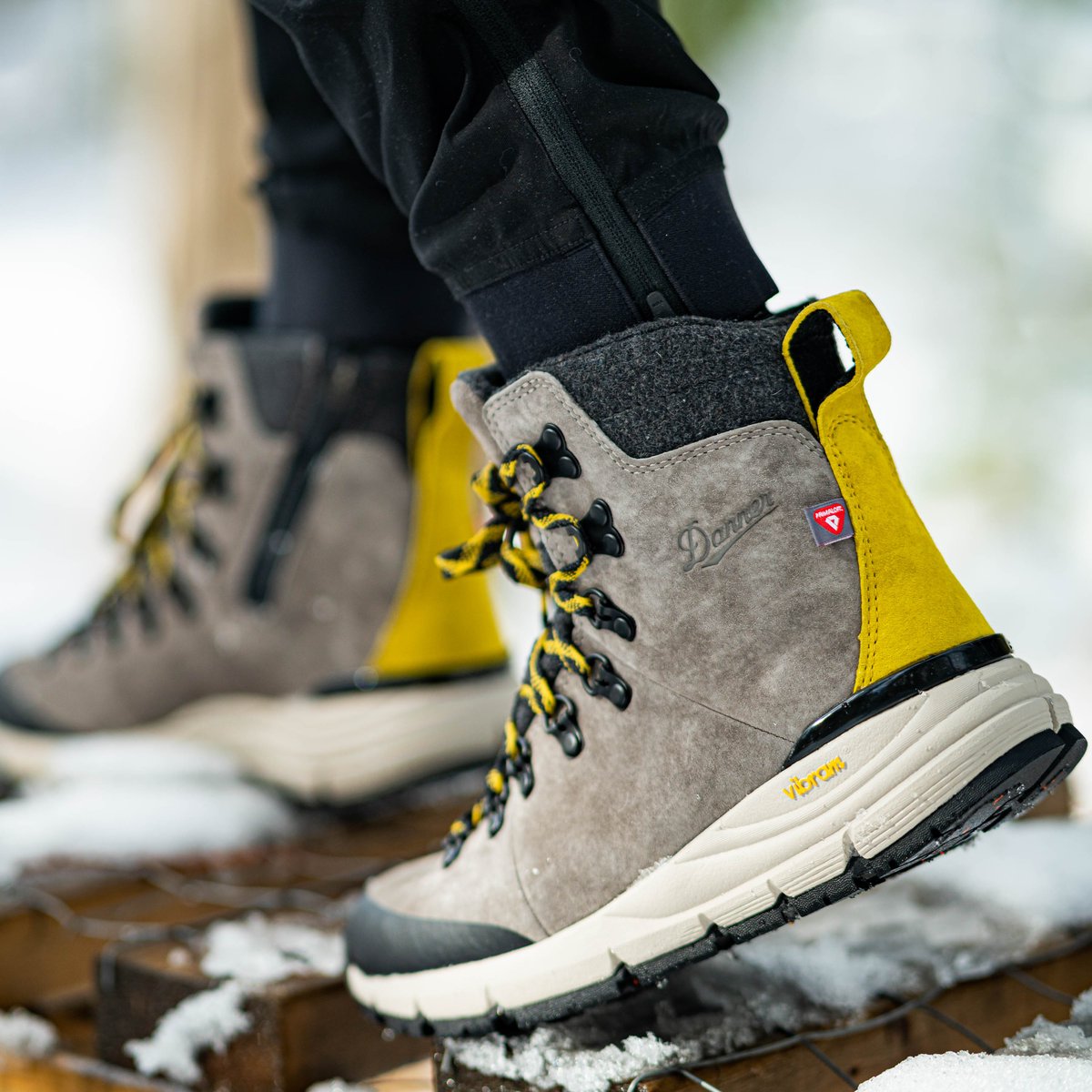Arctic 600 Side-Zip Driftwood/Yellow Insulated 200G | Danner